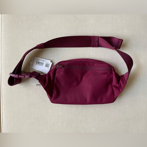Lululemon Everywhere Belt Bag Large 2L - Deep Luxe - Picture 6 of 14